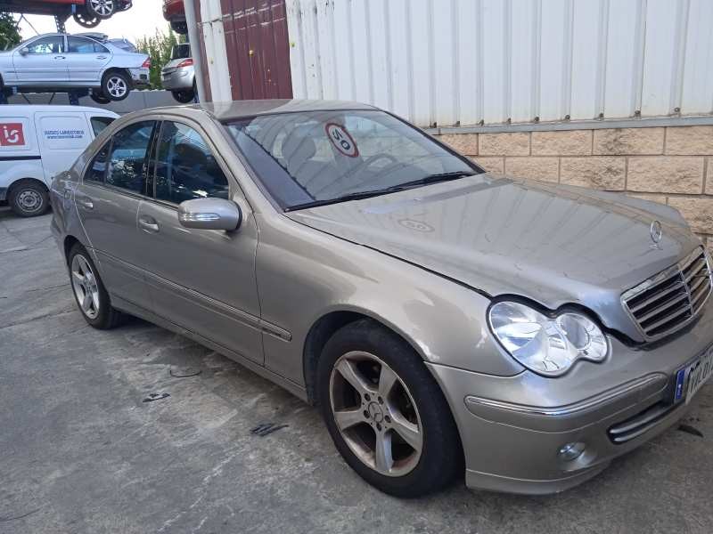 mercedes-benz clase c (w203) berlina del año 2004