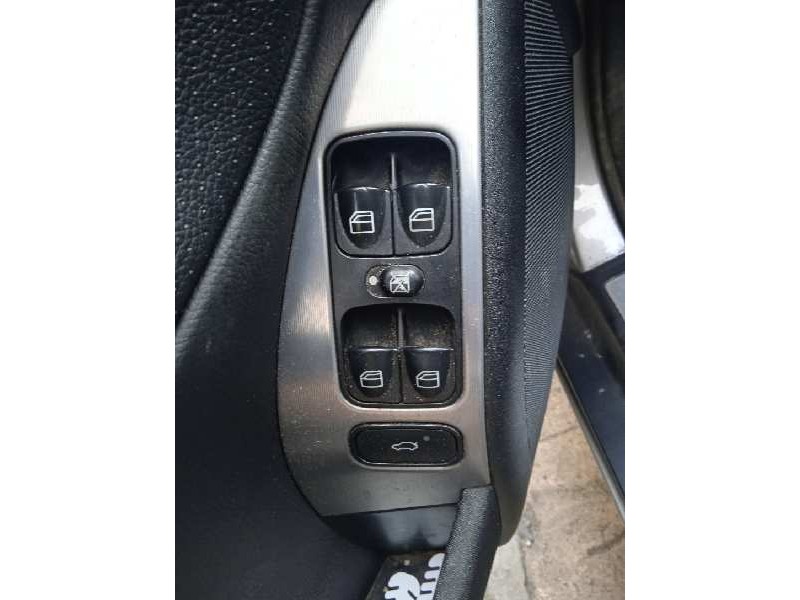 mercedes-benz clase c (w203) berlina del año 2004