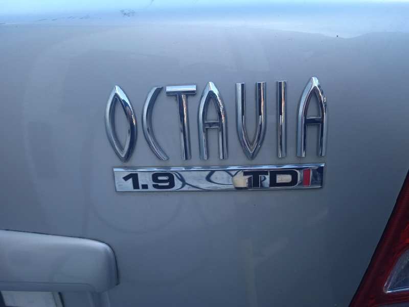 skoda octavia berlina (1u2) del año 2001