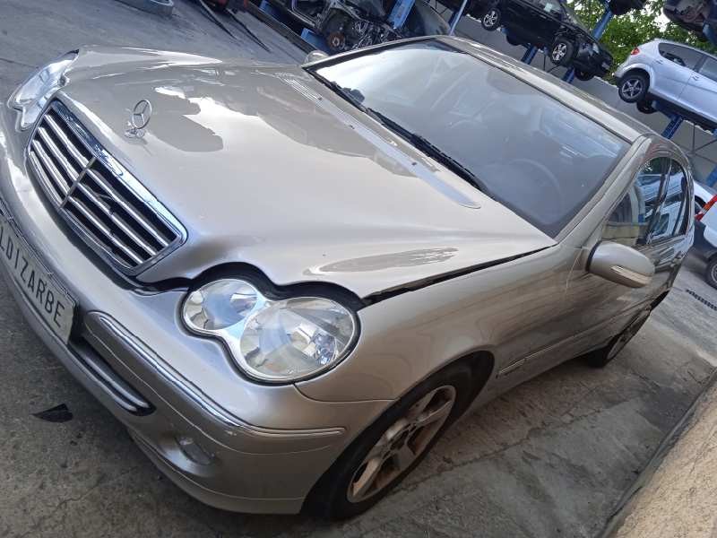 mercedes-benz clase c (w203) berlina del año 2004