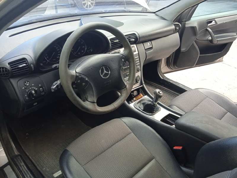 mercedes-benz clase c (w203) berlina del año 2004