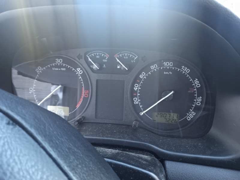 skoda octavia berlina (1u2) del año 2001