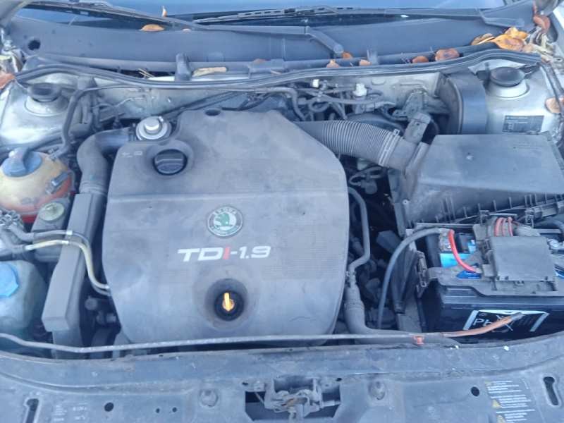 skoda octavia berlina (1u2) del año 2001