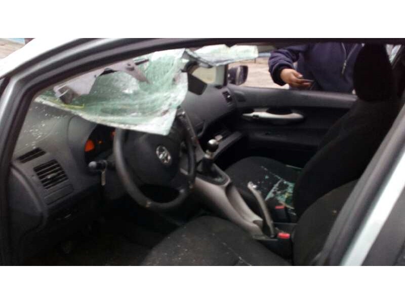 toyota auris del año 2009