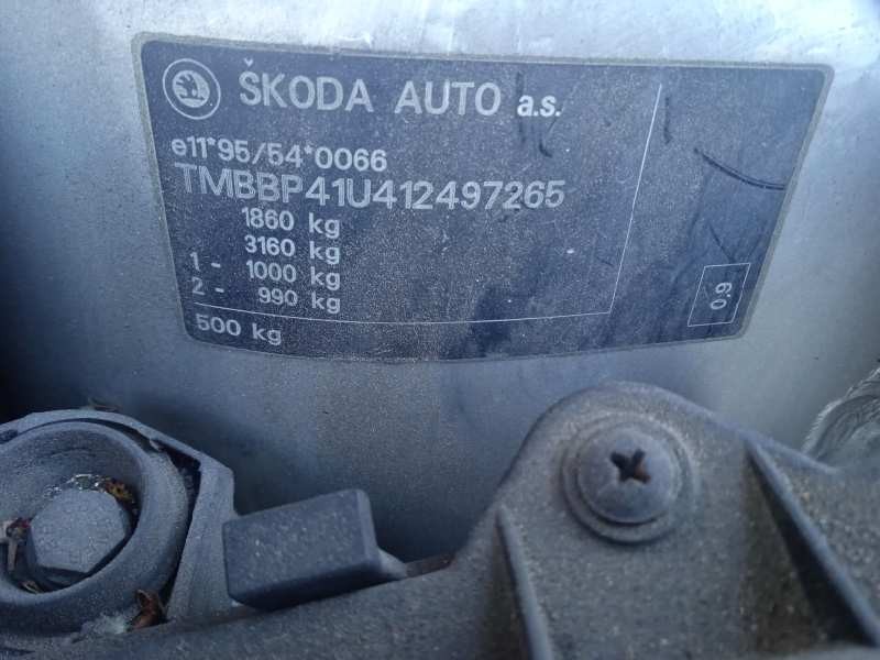 skoda octavia berlina (1u2) del año 2001