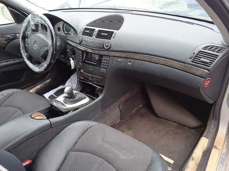 mercedes-benz clase e (w211) berlina del año 2003