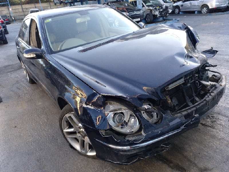 mercedes-benz clase e (w211) berlina del año 2004