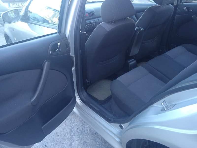 skoda octavia berlina (1u2) del año 2001