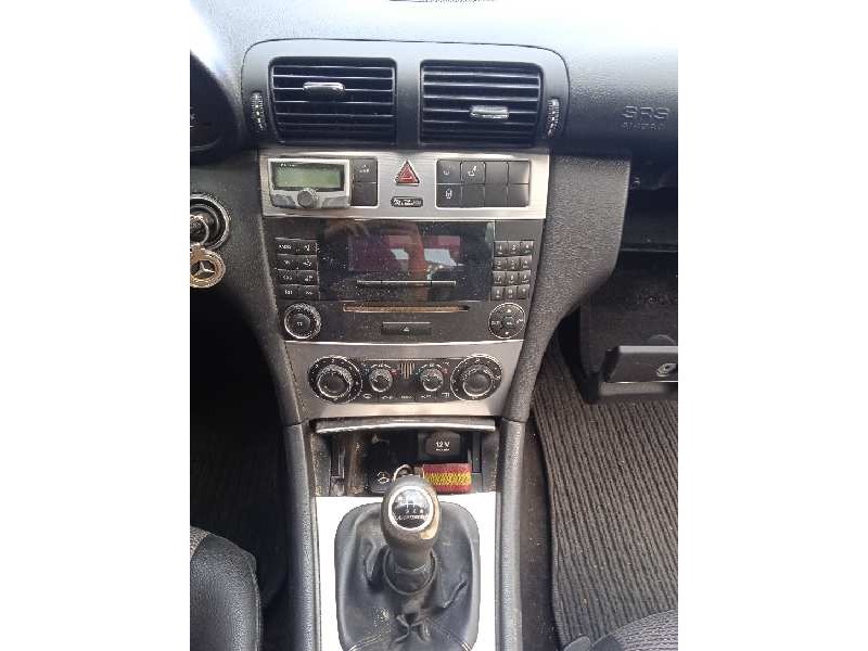 mercedes-benz clase c (w203) berlina del año 2004