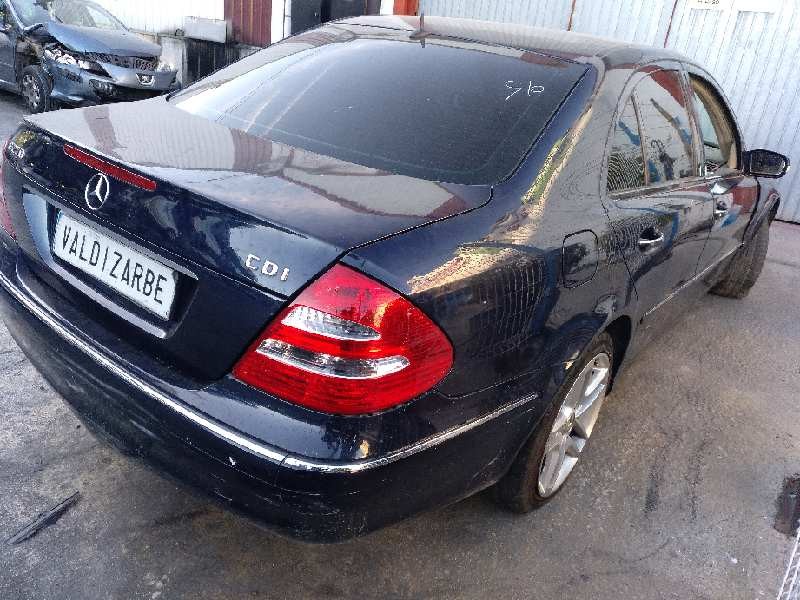 mercedes-benz clase e (w211) berlina del año 2004