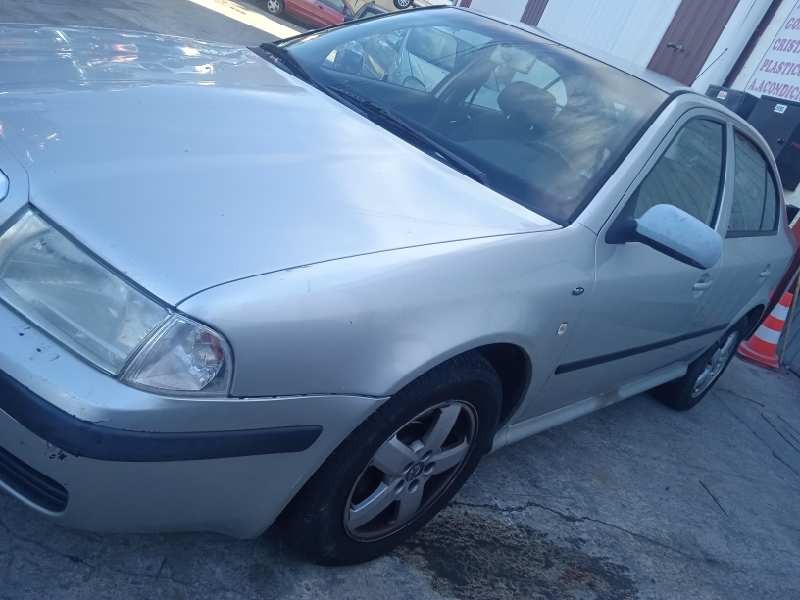 skoda octavia berlina (1u2) del año 2001