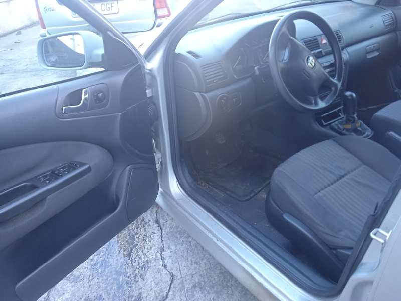 skoda octavia berlina (1u2) del año 2001