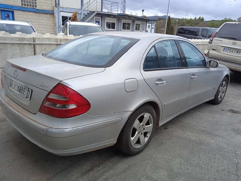 mercedes-benz clase e (w211) berlina del año 2003