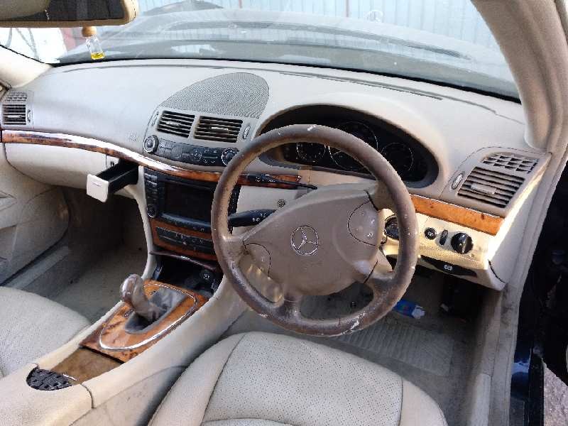 mercedes-benz clase e (w211) berlina del año 2004