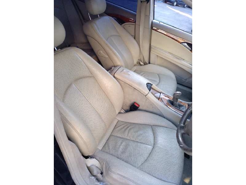 mercedes-benz clase e (w211) berlina del año 2004