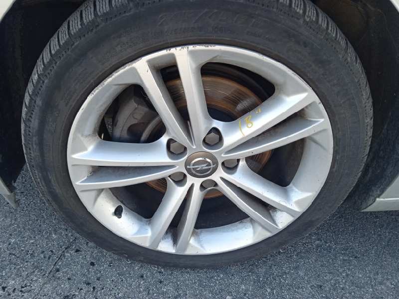 opel insignia berlina del año 2009