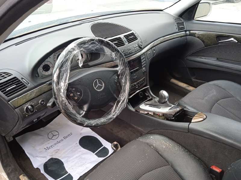 mercedes-benz clase e (w211) berlina del año 2003