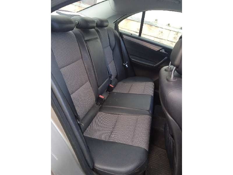 mercedes-benz clase c (w203) berlina del año 2004