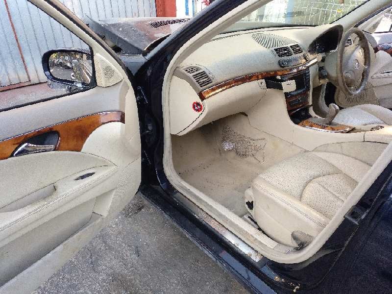 mercedes-benz clase e (w211) berlina del año 2004