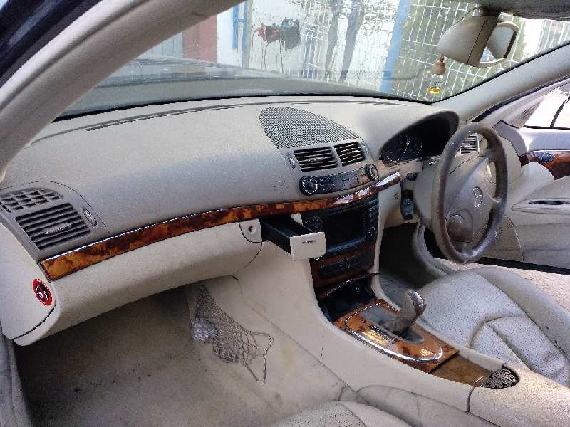 mercedes-benz clase e (w211) berlina del año 2004