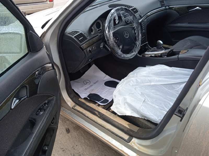 mercedes-benz clase e (w211) berlina del año 2003