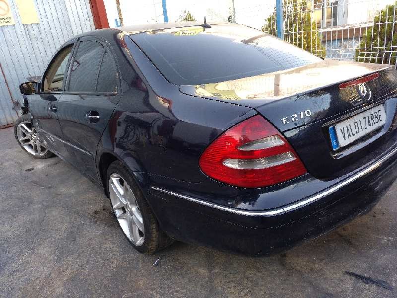 mercedes-benz clase e (w211) berlina del año 2004