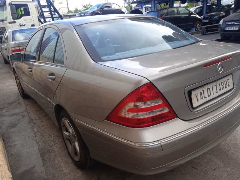 mercedes-benz clase c (w203) berlina del año 2004