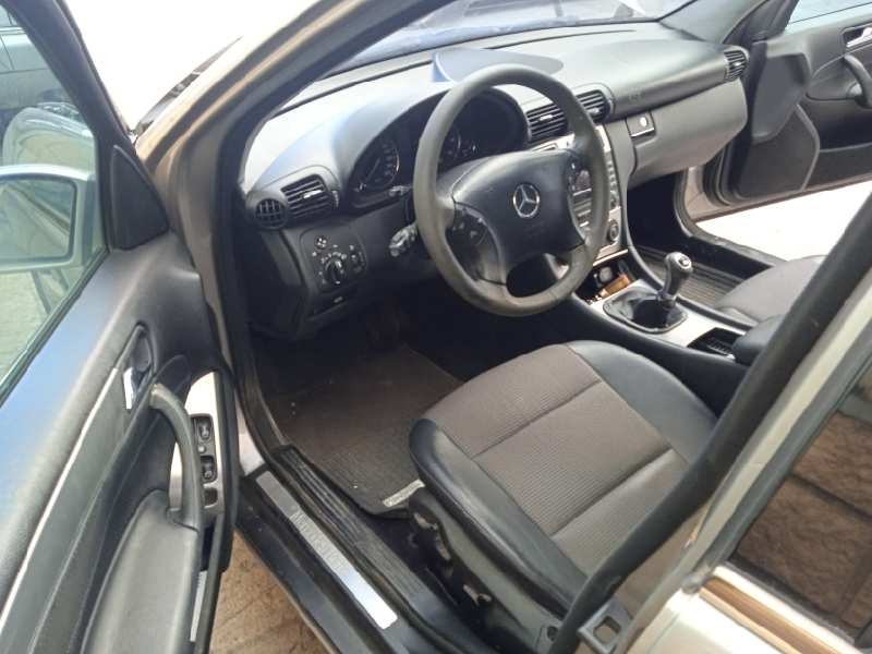 mercedes-benz clase c (w203) berlina del año 2004