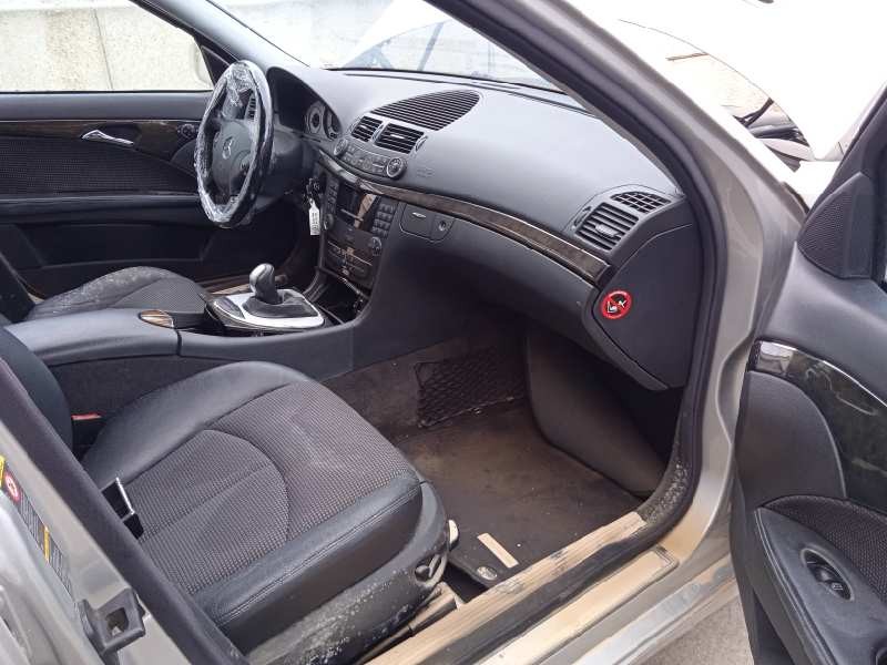 mercedes-benz clase e (w211) berlina del año 2003