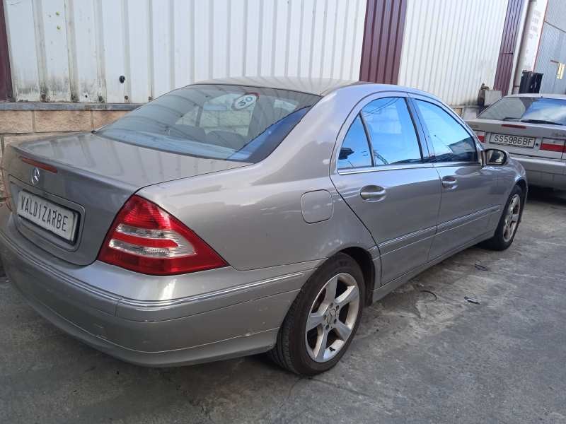 mercedes-benz clase c (w203) berlina del año 2004