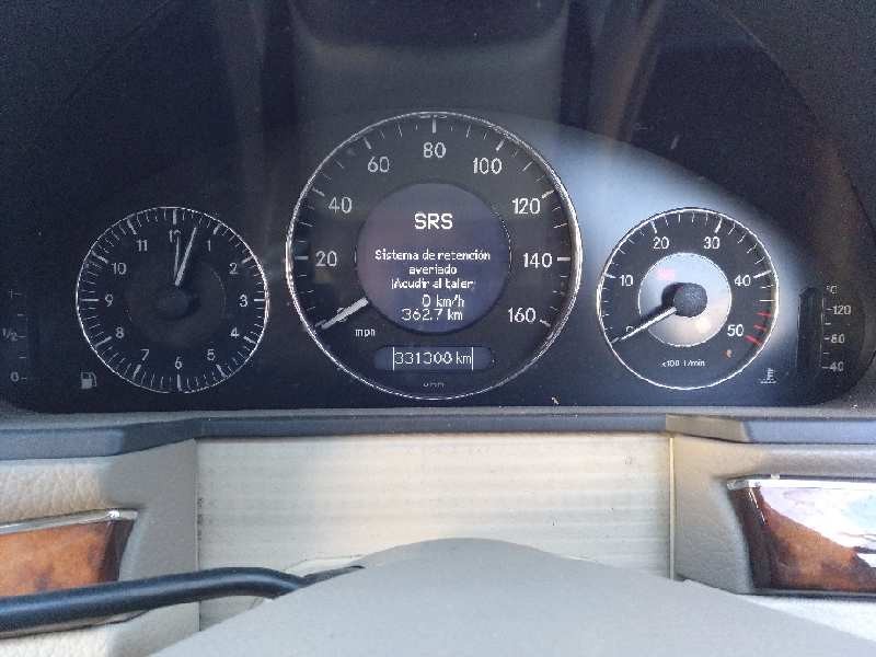 mercedes-benz clase e (w211) berlina del año 2004
