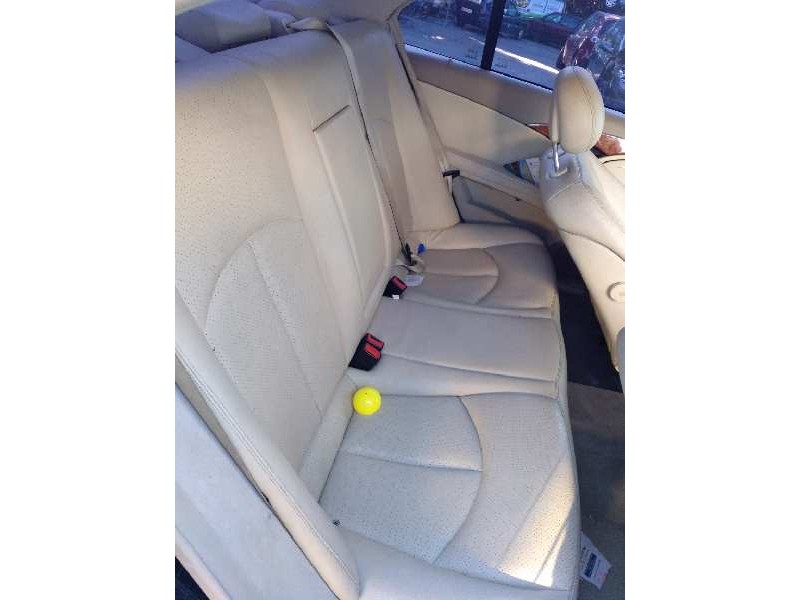 mercedes-benz clase e (w211) berlina del año 2004