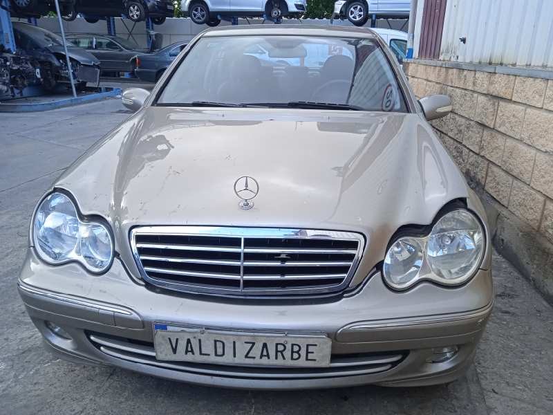 mercedes-benz clase c (w203) berlina del año 2004