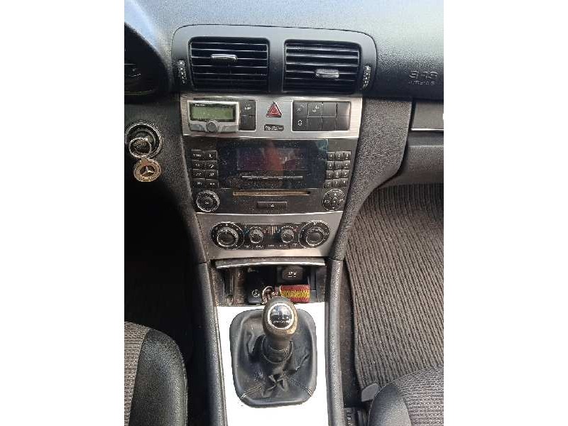 mercedes-benz clase c (w203) berlina del año 2004