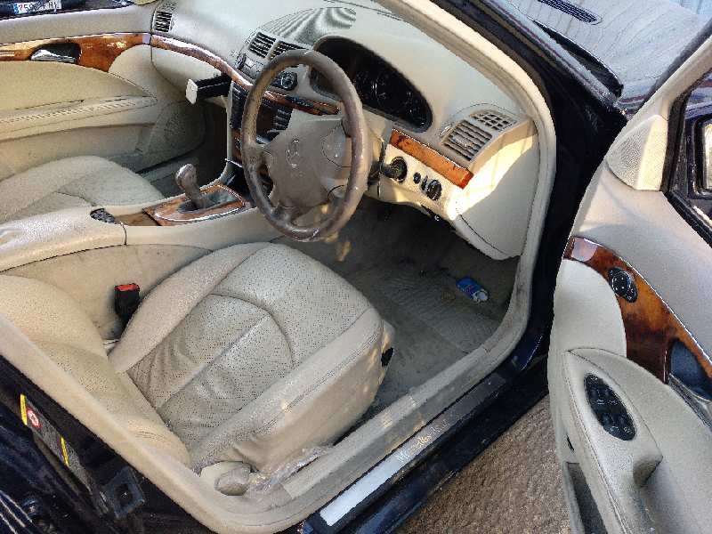 mercedes-benz clase e (w211) berlina del año 2004
