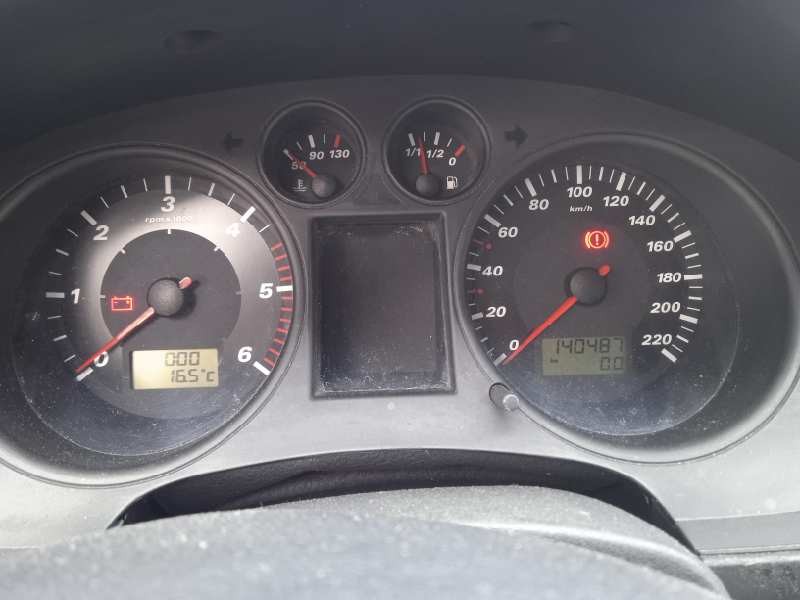 seat ibiza (6l1) del año 2002