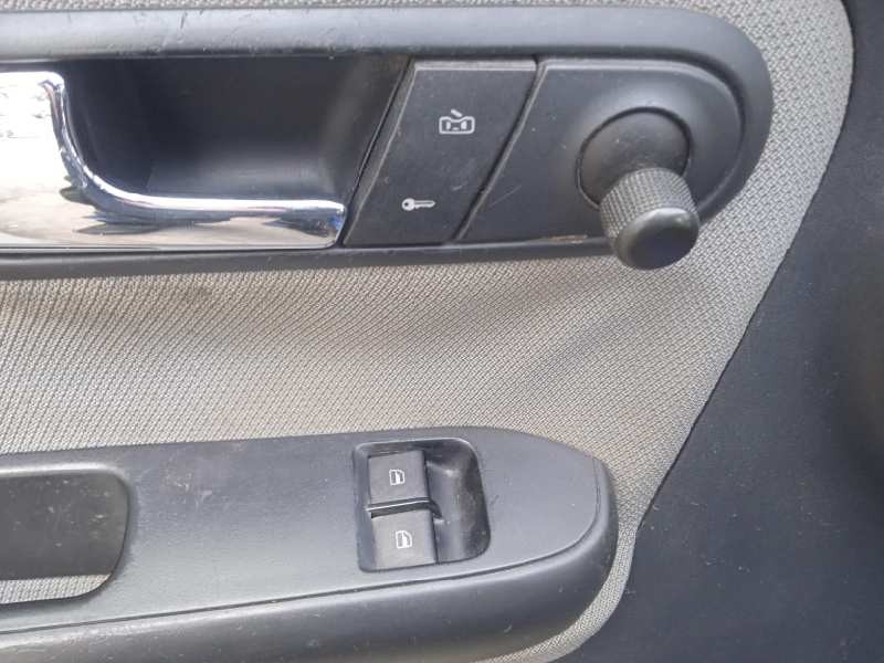 seat ibiza (6l1) del año 2002