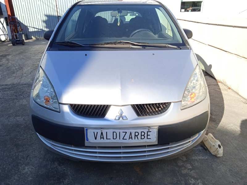 mitsubishi colt berlina 5 (z30a) del año 2005