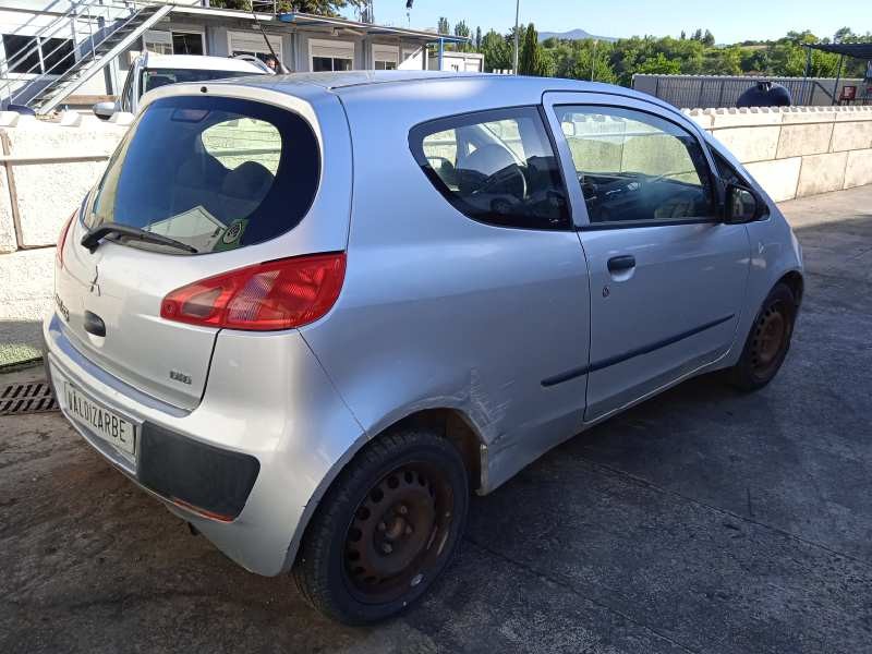 mitsubishi colt berlina 5 (z30a) del año 2005