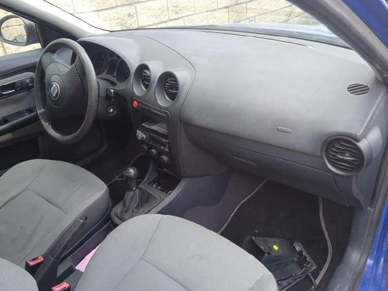 seat ibiza (6l1) del año 2002