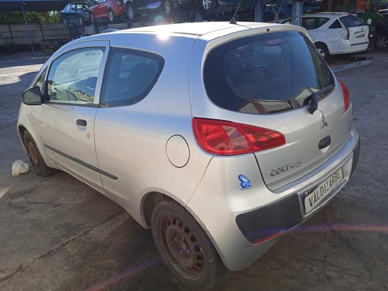 mitsubishi colt berlina 5 (z30a) del año 2005