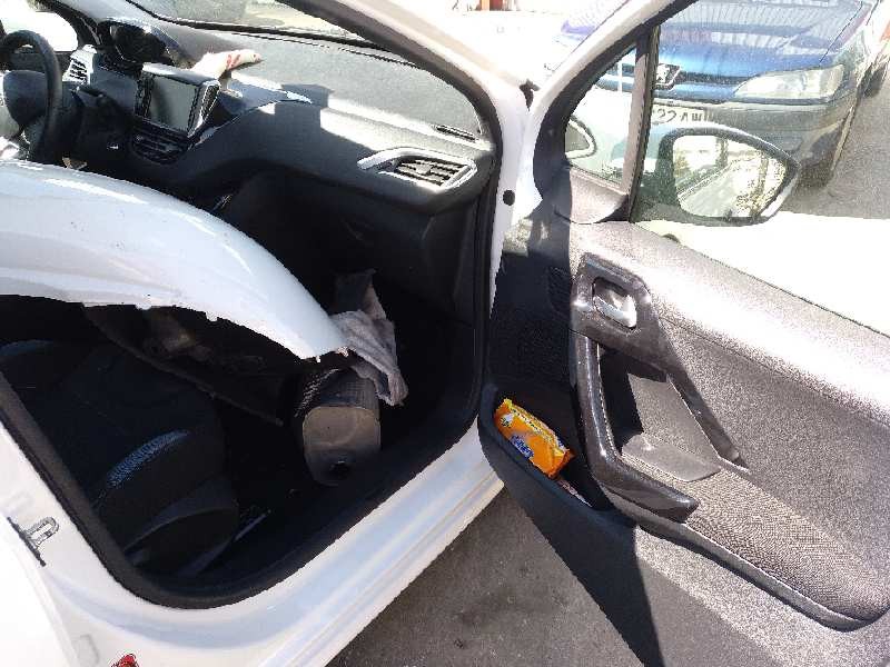 peugeot 208 del año 2015