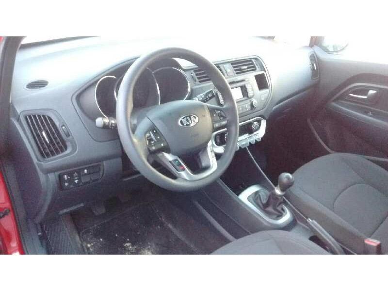 kia rio del año 2015