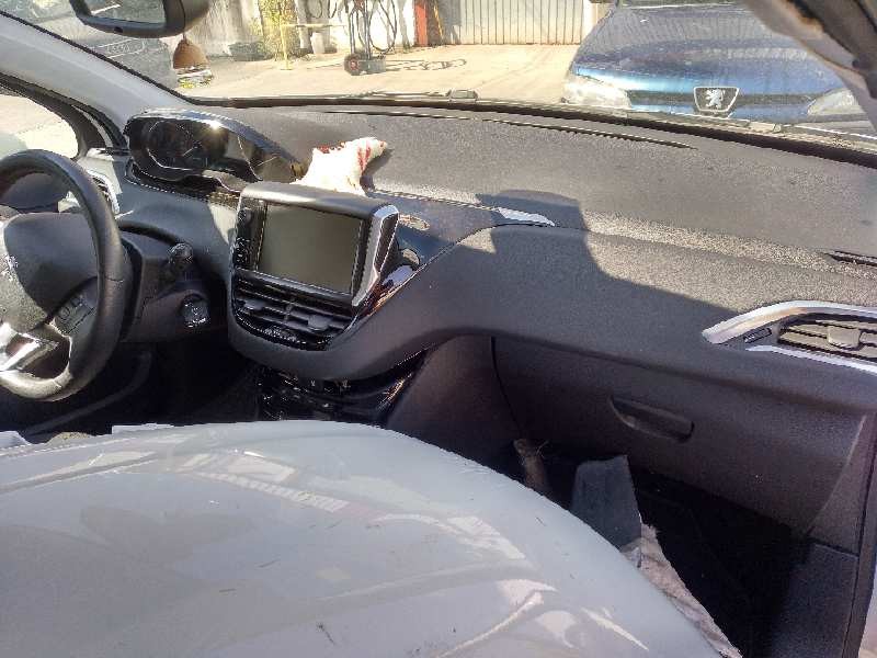 peugeot 208 del año 2015