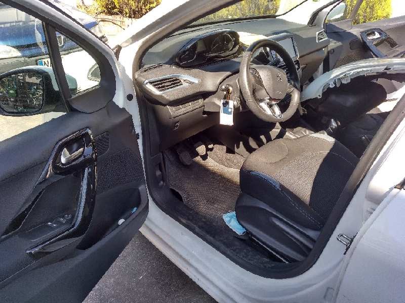 peugeot 208 del año 2015