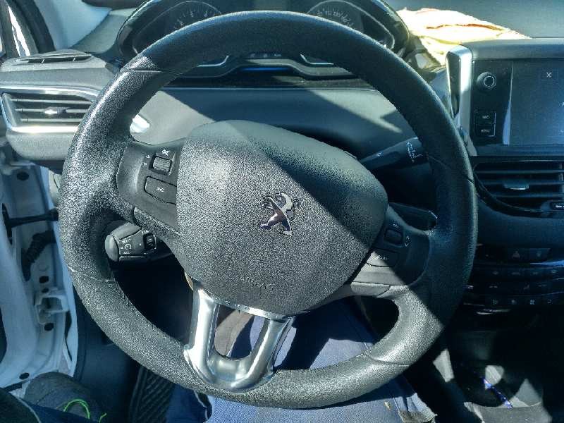 peugeot 208 del año 2015