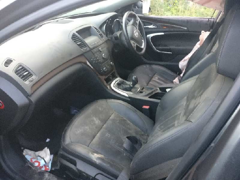 opel insignia berlina del año 2010