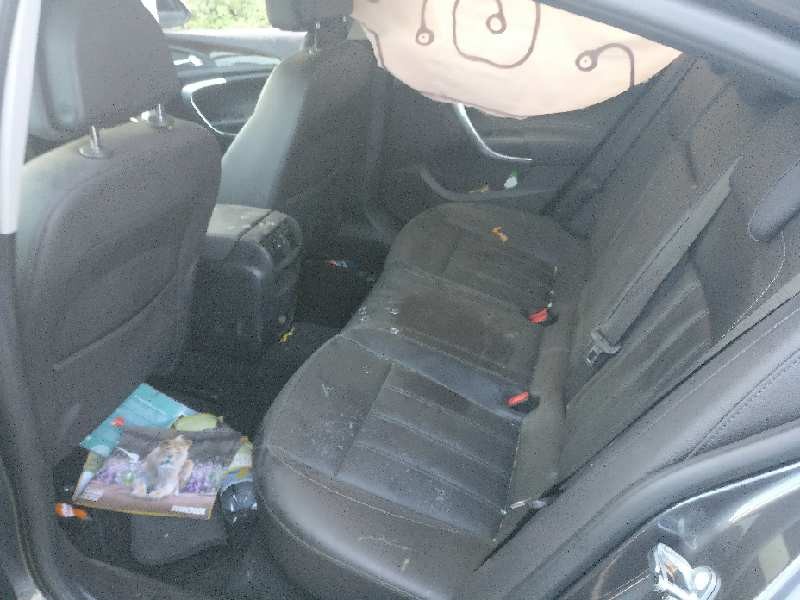 opel insignia berlina del año 2010