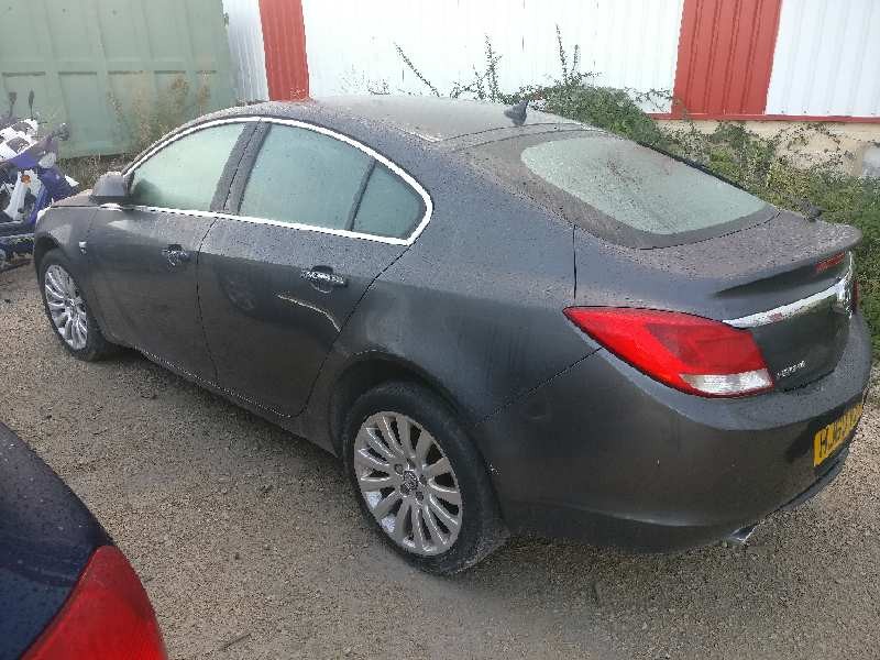 opel insignia berlina del año 2010