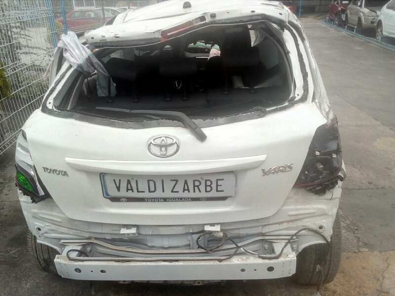 toyota yaris del año 2016